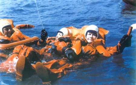 Смешанный экипаж проводит тренировки на море