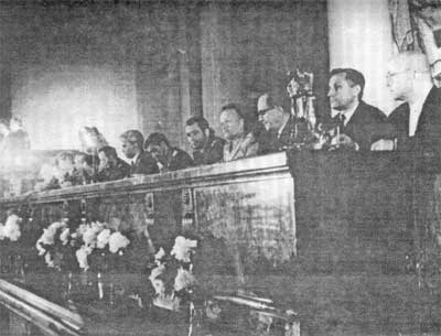 Пресс-конференция в МГУ после полета В.Ф.Быковского и В.В.Терешковой (1963 г.)