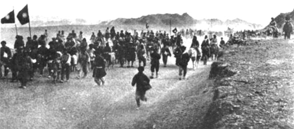20 февраля 1931 года - Кумульское восстание. Первая Восточно-Туркестанская Республика. На фото - 36-я дивизия Ма Чжунъина на марше (фото 1933 года)